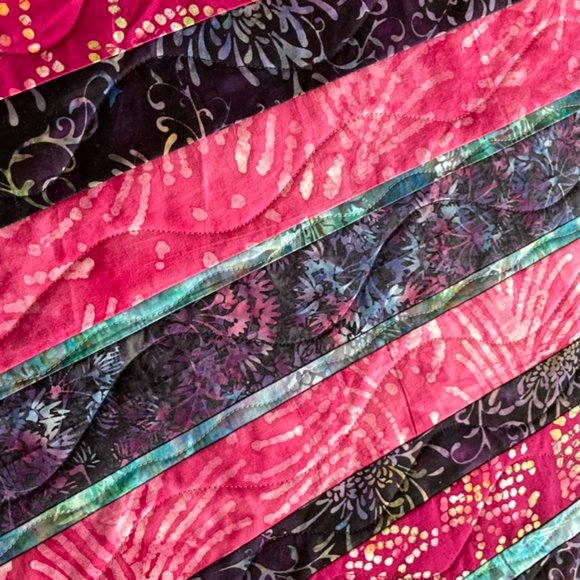 Handmade Batik quilt wall hanging or table topper - Picture 2 of 16